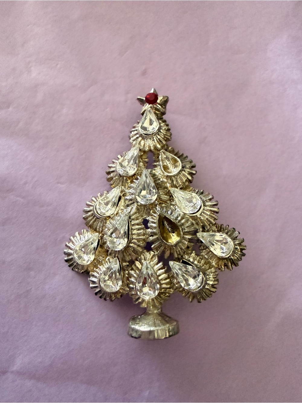 Vintage Rhinestone Christmas Tree Brooch Gold Tone Holiday Pin Clear Red